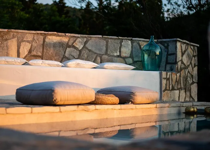 Nera Etwa House Lovorje