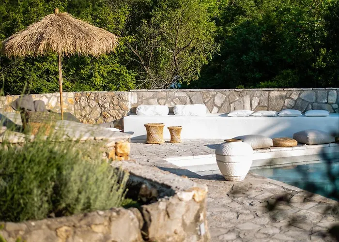 Nera Etwa House Lovorje