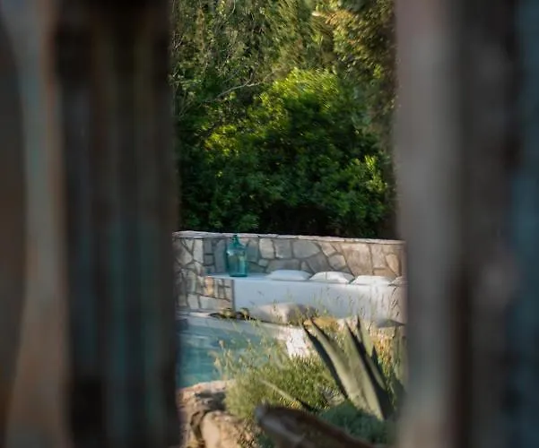 Nera Etwa House Lovorje